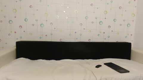 larataylorrr online show from 02/24/25, 10:48
