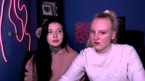 Snapshot of laratiz chatting on 11/13/25, 02:38 laratiz online show from 11/13/25, 02:38