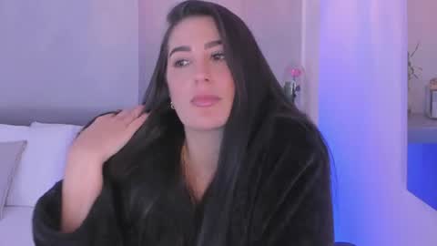 Laura online show from 06/11/26, 02:53