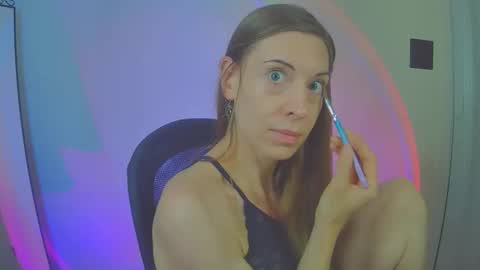 Snapshot of larawintersxxx chatting on 11/01/25, 10:01 larawintersxxx online show from 11/01/25, 10:01