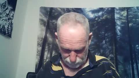 Snapshot of larbie chatting on 01/14/26, 10:32 Larbie online show from 01/14/26, 10:32