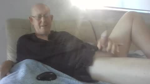 Snapshot of largerthan chatting on 06/05/26, 10:59 largerthan- say hi on entry online show from 06/05/26, 10:59