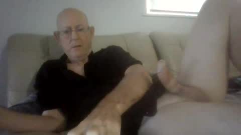Snapshot of largerthan chatting on 06/09/26, 10:32 largerthan- say hi on entry online show from 06/09/26, 10:32