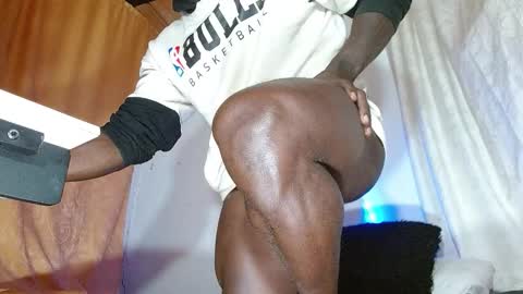 Snapshot of largo_eddy chatting on 10/13/25, 10:04 Largo eddy online show from 10/13/25, 10:04