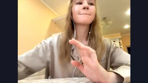 Eva online show from 10/28/25, 01:14