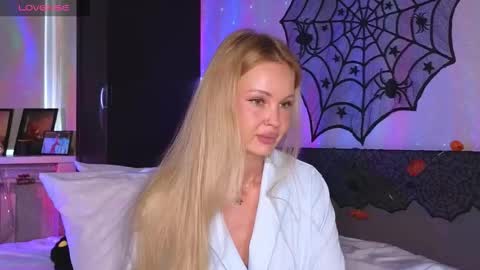 LarineGMT7  UTC6  online show from 10/21/25, 03:07