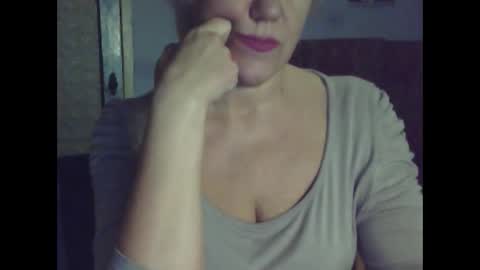 larisaq4ugo24 online show from 01/03/25, 11:46
