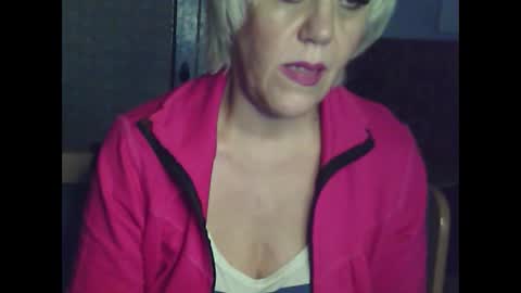 larisaq4ugo24 online show from 10/10/25, 09:52