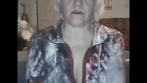 Snapshot of larisaq4ugo24 chatting on 11/16/25, 05:29 larisaq4ugo24 online show from 11/16/25, 05:29