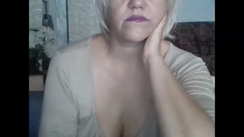 Snapshot of larisaq4ugo24 chatting on 11/21/25, 09:30 larisaq4ugo24 online show from 11/21/25, 09:30