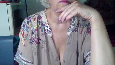 larisaq4ugo24 online show from 06/25/26, 11:15