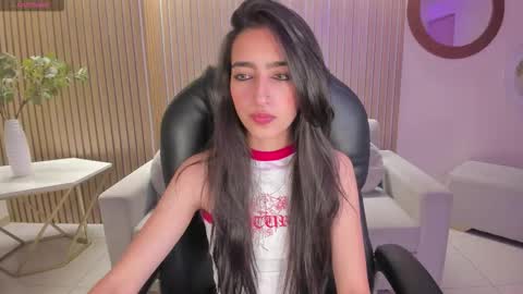 Larisa Smirnov online show from 09/26/25, 04:49