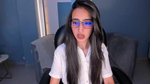 Larisa Smirnov online show from 10/03/25, 04:31