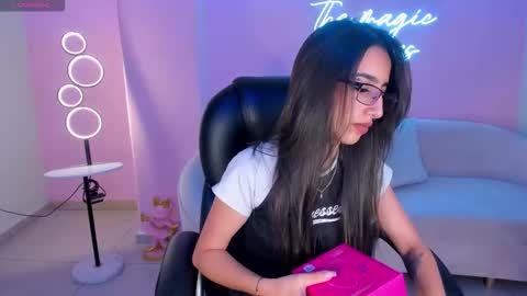 Snapshot of larisasmirnov chatting on 11/18/25, 03:23 Larisa Smirnov online show from 11/18/25, 03:23