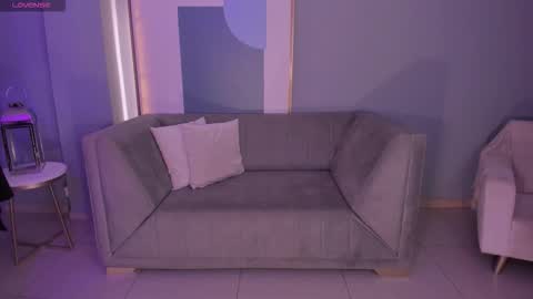 Snapshot of larisasmirnov chatting on 11/21/25, 03:49 Larisa Smirnov online show from 11/21/25, 03:49