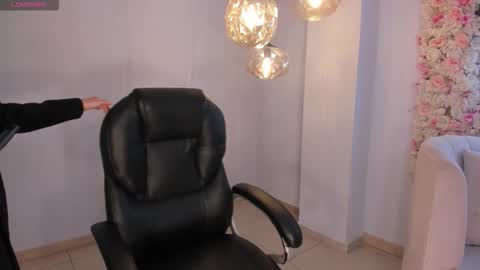 Larisa Smirnov online show from 11/25/25, 03:28