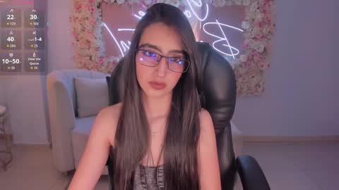 Snapshot of larisasmirnov chatting on 11/28/25, 05:10 Larisa Smirnov online show from 11/28/25, 05:10