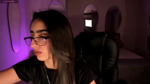 Snapshot of larisasmirnov chatting on 11/30/25, 11:53 Larisa Smirnov online show from 11/30/25, 11:53