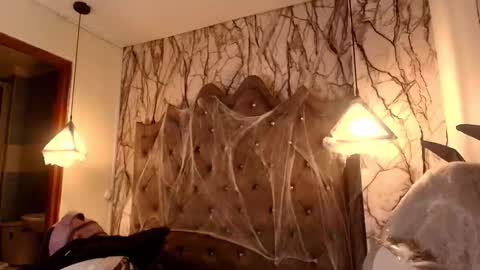  Lari online show from 10/23/25, 03:17