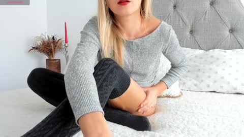 Snapshot of larissa4 chatting on 01/15/26, 12:21 Larissa online show from 01/15/26, 12:21