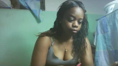 larissa645771 online show from 11/19/25, 07:36