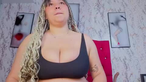 Snapshot of larissa_antonella chatting on 04/24/26, 04:04 larissa_antonella online show from 04/24/26, 04:04