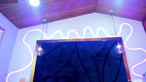 Snapshot of larissaevans chatting on 02/11/25, 06:11 Valentina online show from 02/11/25, 06:11