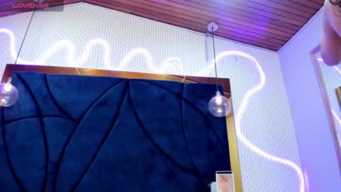 Snapshot of larissaevans chatting on 02/27/25, 03:15 Valentina online show from 02/27/25, 03:15