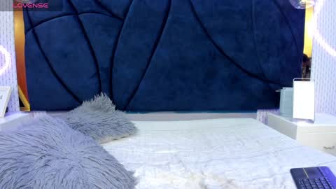 Snapshot of larissaevans chatting on 02/27/25, 06:20 Valentina online show from 02/27/25, 06:20