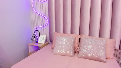 Snapshot of larissaevans chatting on 10/20/25, 02:06 Valentina online show from 10/20/25, 02:06