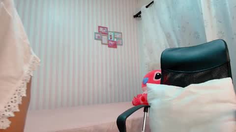 Snapshot of larissalove_doll chatting on 09/16/25, 10:00 Larissas online show from 09/16/25, 10:00