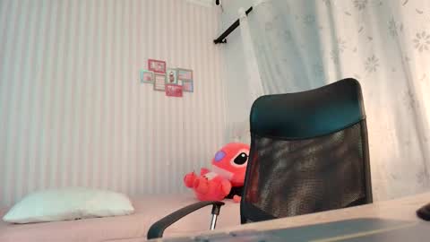 Snapshot of larissalove_doll chatting on 09/20/25, 11:28 Larissas online show from 09/20/25, 11:28