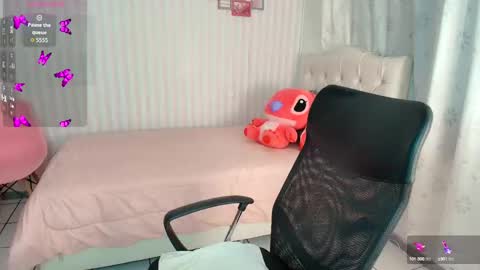 Snapshot of larissalove_doll chatting on 09/25/25, 09:40 Larissas online show from 09/25/25, 09:40