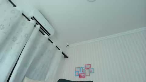Snapshot of larissalove_doll chatting on 10/02/25, 10:06 Larissas online show from 10/02/25, 10:06