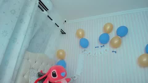 Snapshot of larissalove_doll chatting on 10/11/25, 09:02 Larissas online show from 10/11/25, 09:02