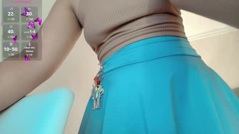 Snapshot of larissalove_doll chatting on 10/25/25, 12:18 Larissas online show from 10/25/25, 12:18