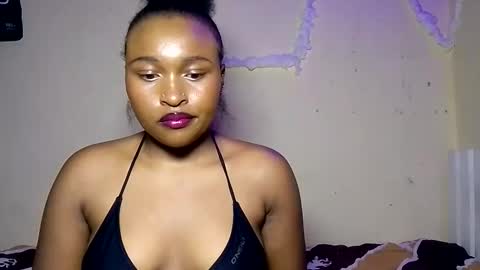 larora_ online show from 09/16/25, 06:53