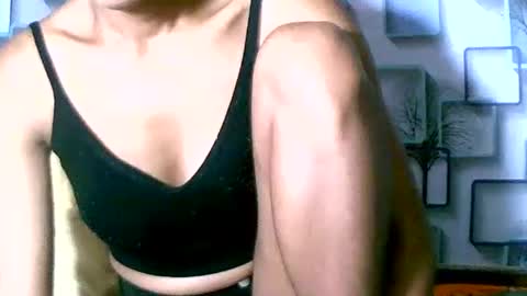 Snapshot of larra27 chatting on 01/15/26, 07:35 Malala online show from 01/15/26, 07:35