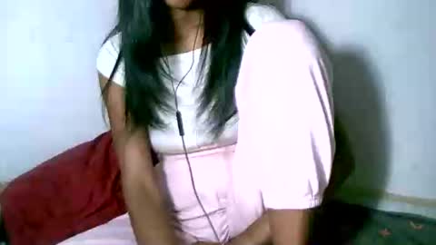 Snapshot of larra27 chatting on 02/11/26, 08:25 Malala online show from 02/11/26, 08:25