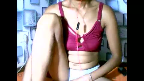 Snapshot of larra27 chatting on 03/25/26, 06:47 Malala online show from 03/25/26, 06:47