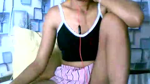 Snapshot of larra27 chatting on 04/25/26, 06:38 Malala online show from 04/25/26, 06:38