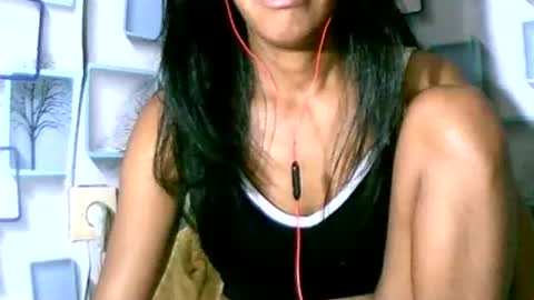 Snapshot of larra27 chatting on 05/10/26, 08:03 Malala online show from 05/10/26, 08:03