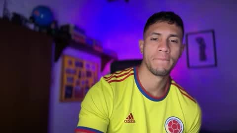 Snapshot of larry_jones chatting on 11/03/25, 01:12 andrew online show from 11/03/25, 01:12