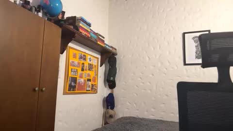 Snapshot of larry_jones chatting on 11/10/25, 01:10 andrew online show from 11/10/25, 01:10