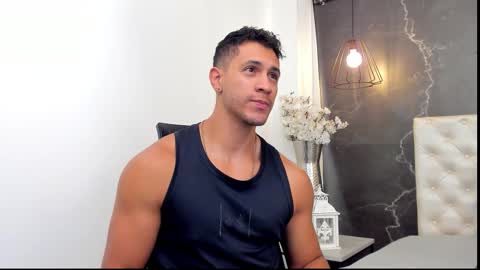 Snapshot of larry_jones chatting on 11/11/25, 01:11 andrew online show from 11/11/25, 01:11