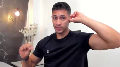 Snapshot of larry_jones chatting on 11/12/25, 01:11 andrew online show from 11/12/25, 01:11