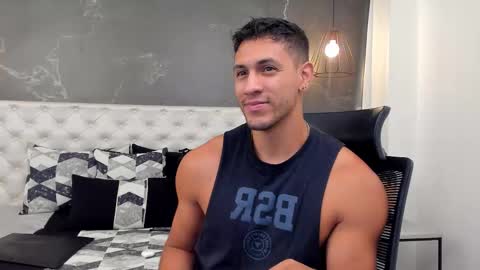 Snapshot of larry_jones chatting on 11/13/25, 01:21 andrew online show from 11/13/25, 01:21