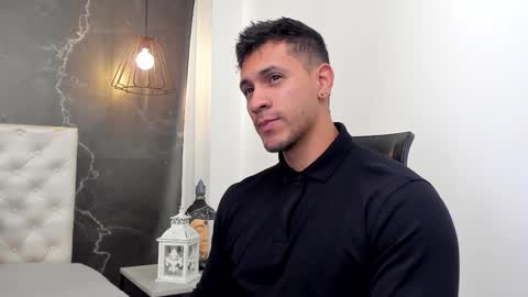 Snapshot of larry_jones chatting on 11/14/25, 01:21 andrew online show from 11/14/25, 01:21