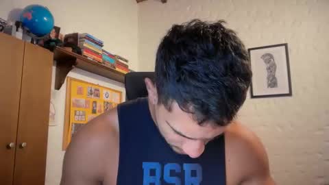 Snapshot of larry_jones chatting on 11/18/25, 01:04 andrew online show from 11/18/25, 01:04