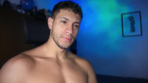 Snapshot of larry_jones chatting on 11/19/25, 01:22 andrew online show from 11/19/25, 01:22